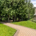 Gables 57 | Pet-Friendly Townhome In Superb Upper Village Location With Secure Parking