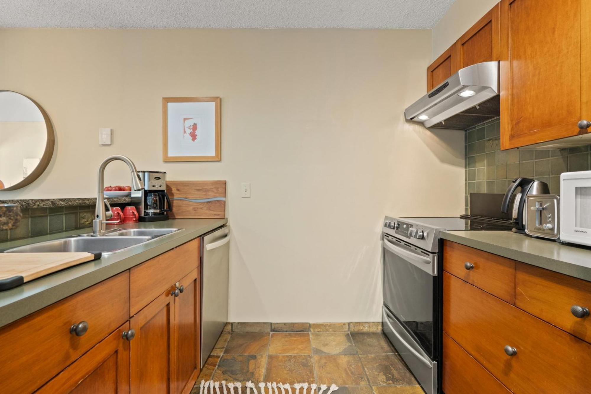 Gables 57 | Pet-friendly Townhome In Superb Upper Village Location With Secure Parking