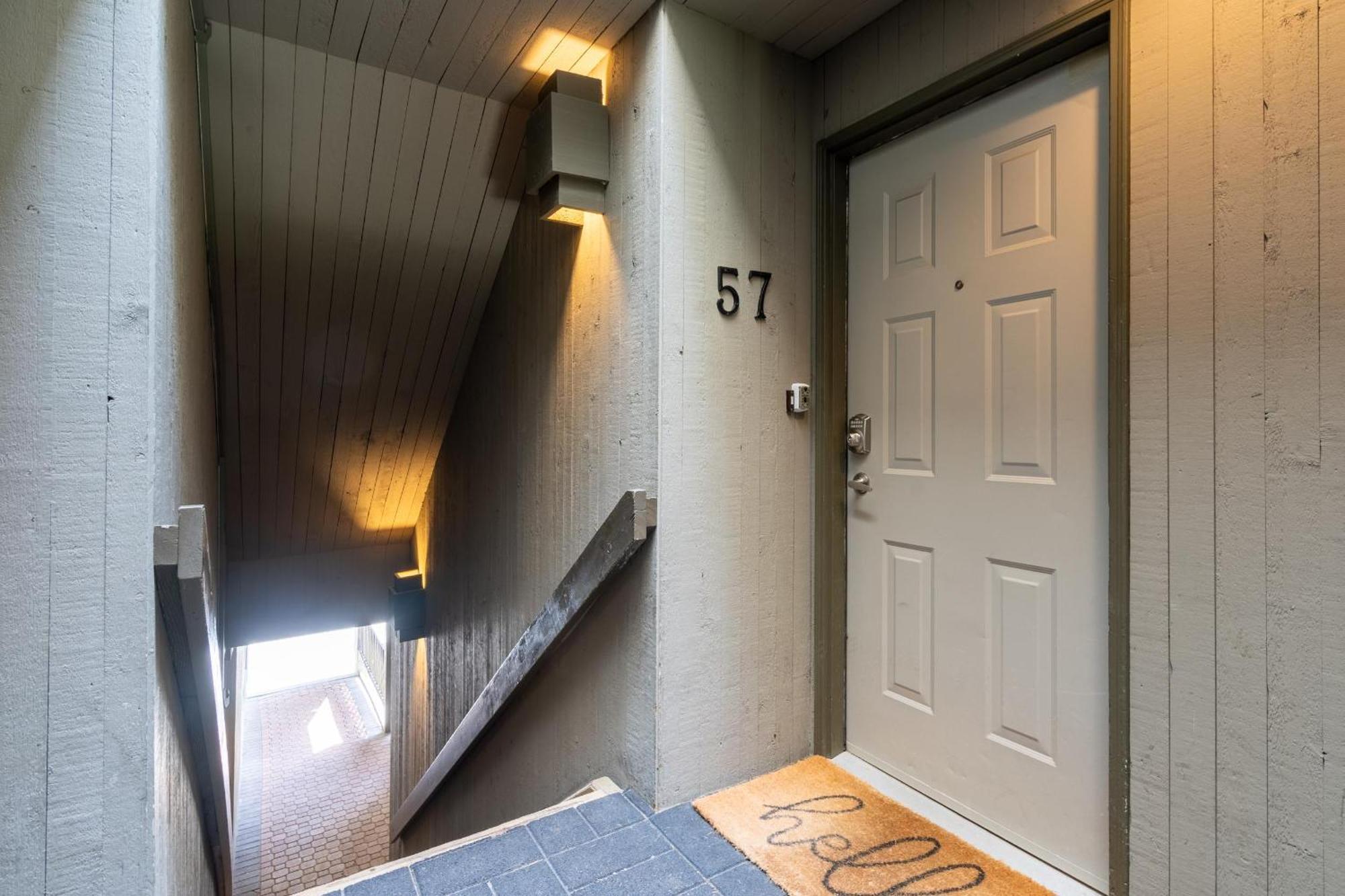 Gables 57 | Pet-friendly Townhome In Superb Upper Village Location With Secure Parking Holiday home *