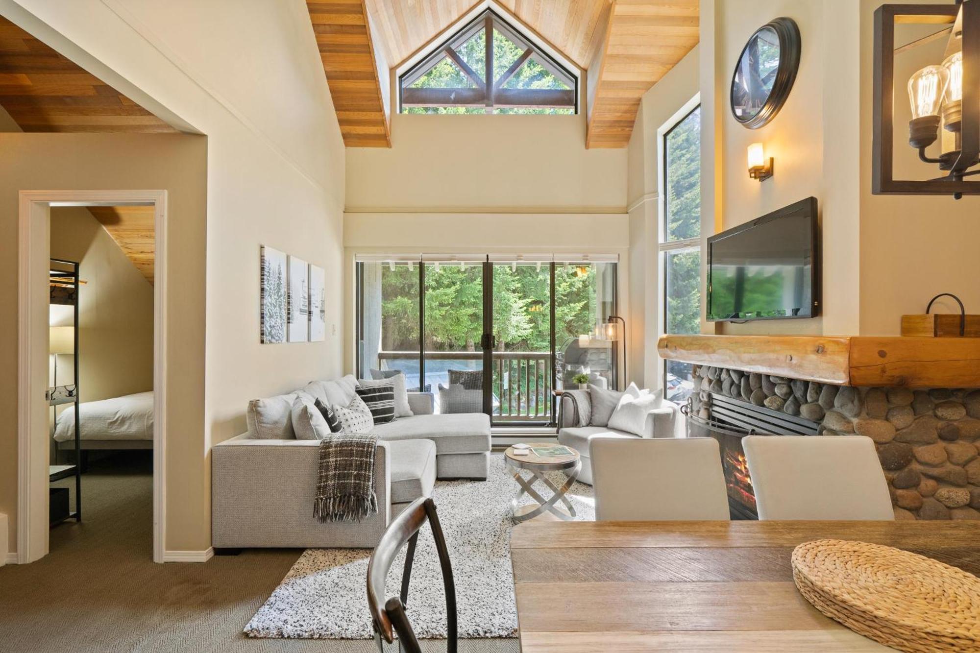 Gables 57 | Pet-friendly Townhome In Superb Upper Village Location With Secure Parking Holiday home